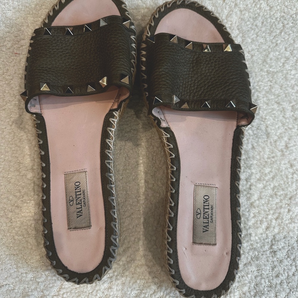 Valentino rockstud gold and army green slides size 7.5 fit